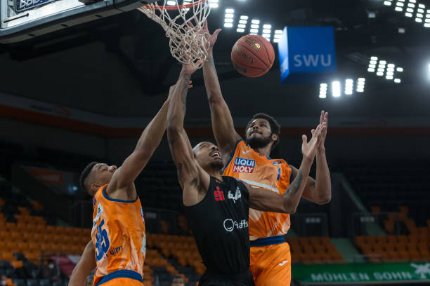 为何左脚球 为何左脚球