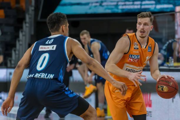 下了坚实的 下了坚实的